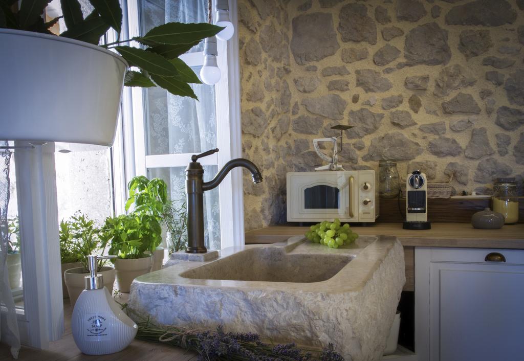 White Cottage Heritage House Čižići 외부 사진