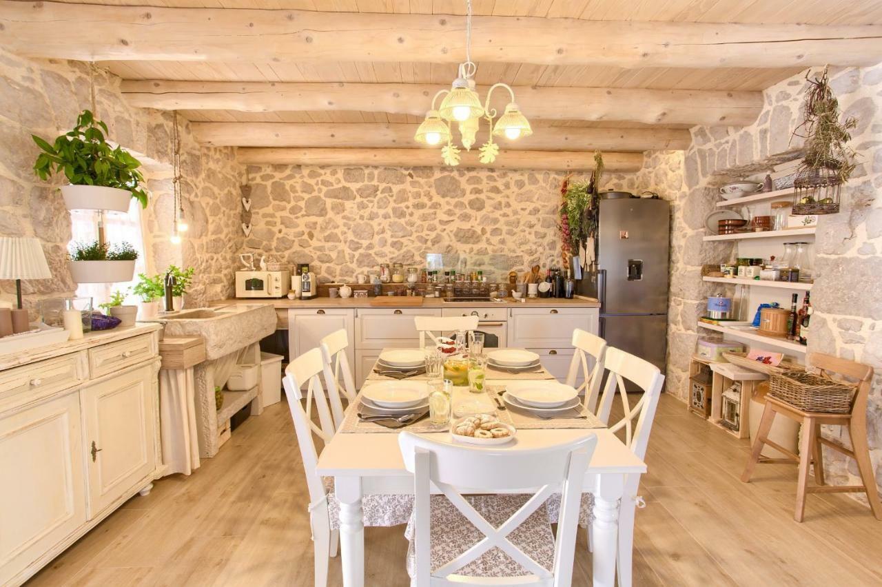 White Cottage Heritage House Čižići 외부 사진