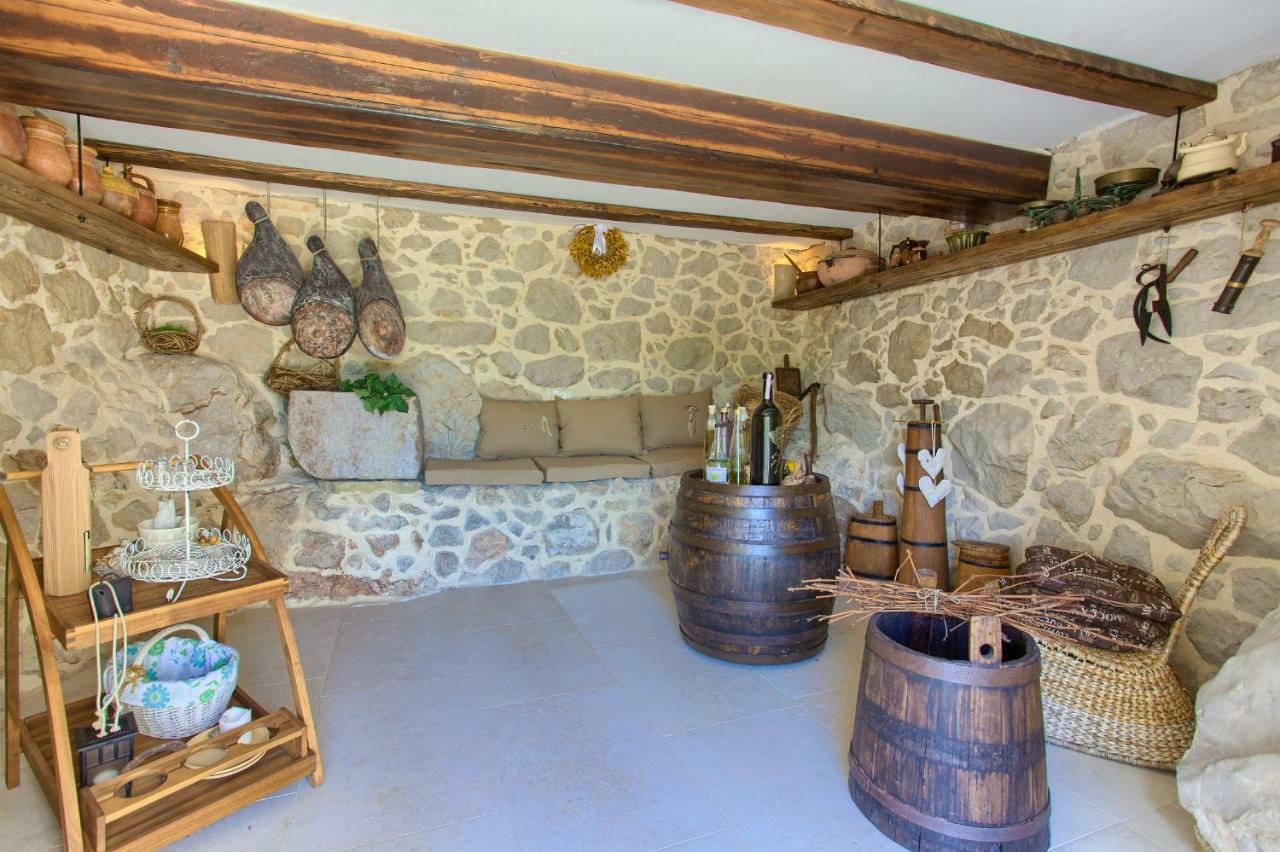 White Cottage Heritage House Čižići 외부 사진