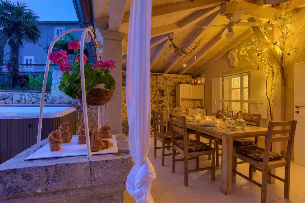 White Cottage Heritage House Čižići 외부 사진
