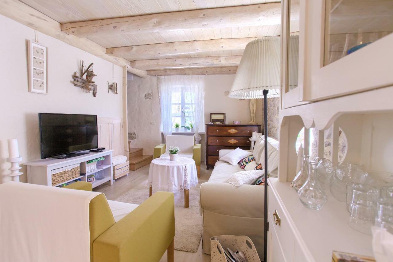 White Cottage Heritage House Čižići 외부 사진