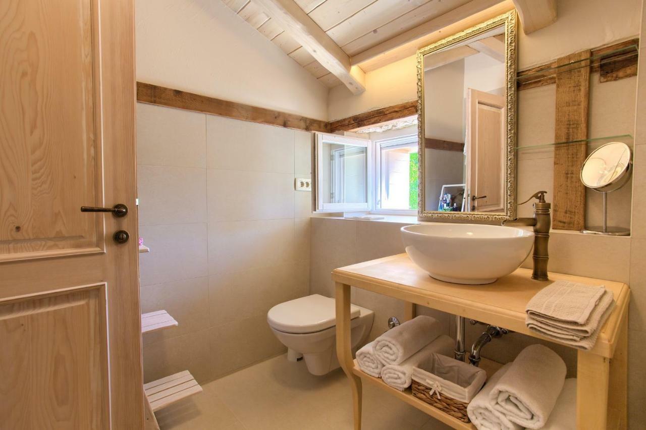 White Cottage Heritage House Čižići 외부 사진